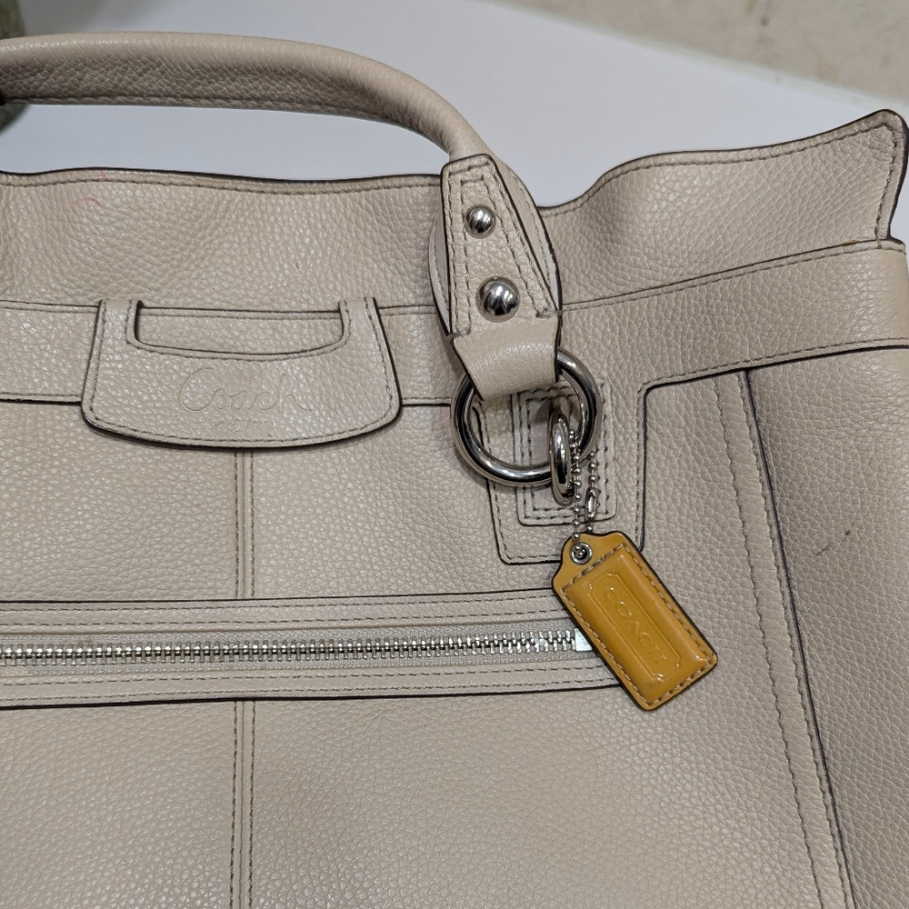 Coach Bag - Picture 3 of 9